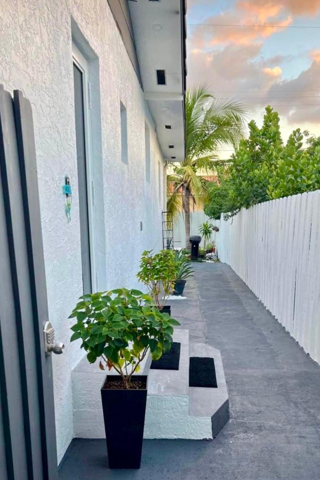 Little Gables Studio-Your Miami Escape-10Min Airport エクステリア 写真