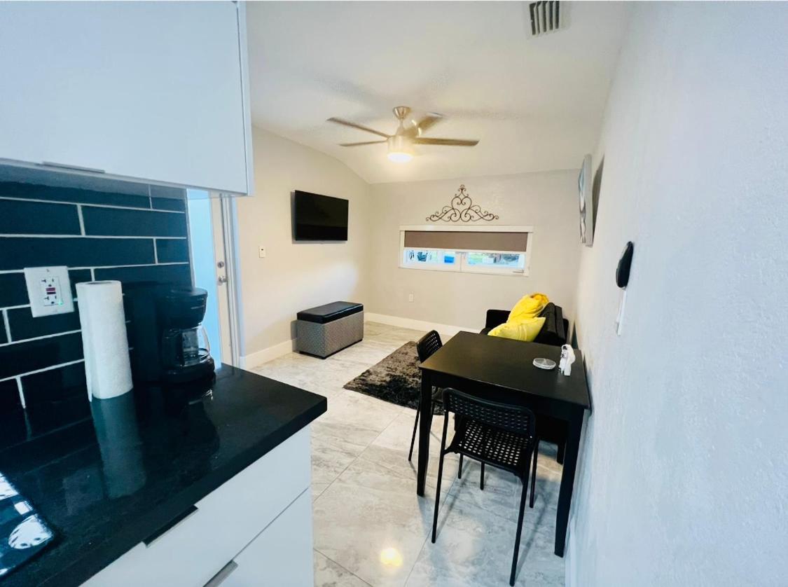 Little Gables Studio-Your Miami Escape-10Min Airport エクステリア 写真